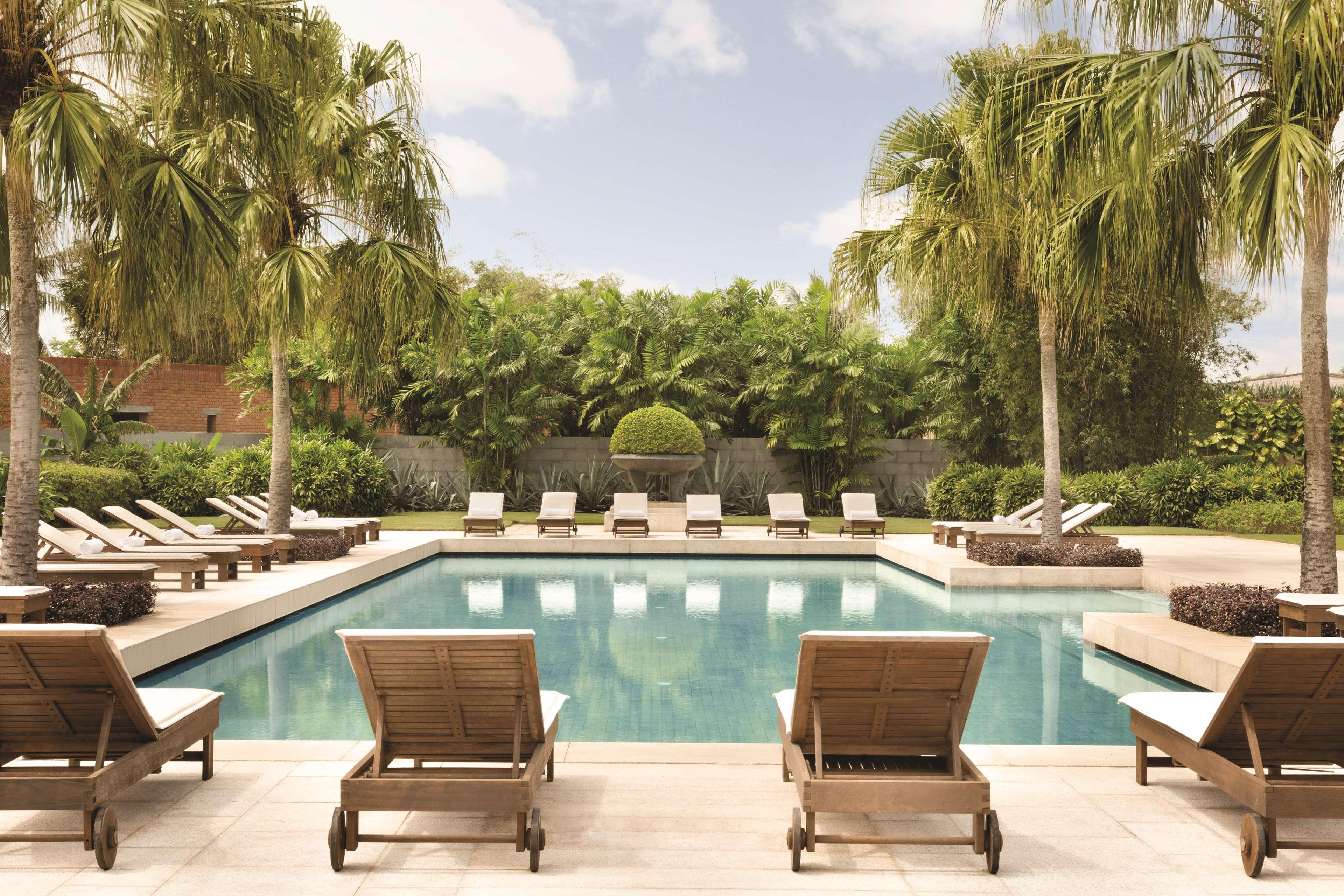 Hyatt Regency Danang Resort And Spa Exterior foto The pool at the Four Seasons Hotel