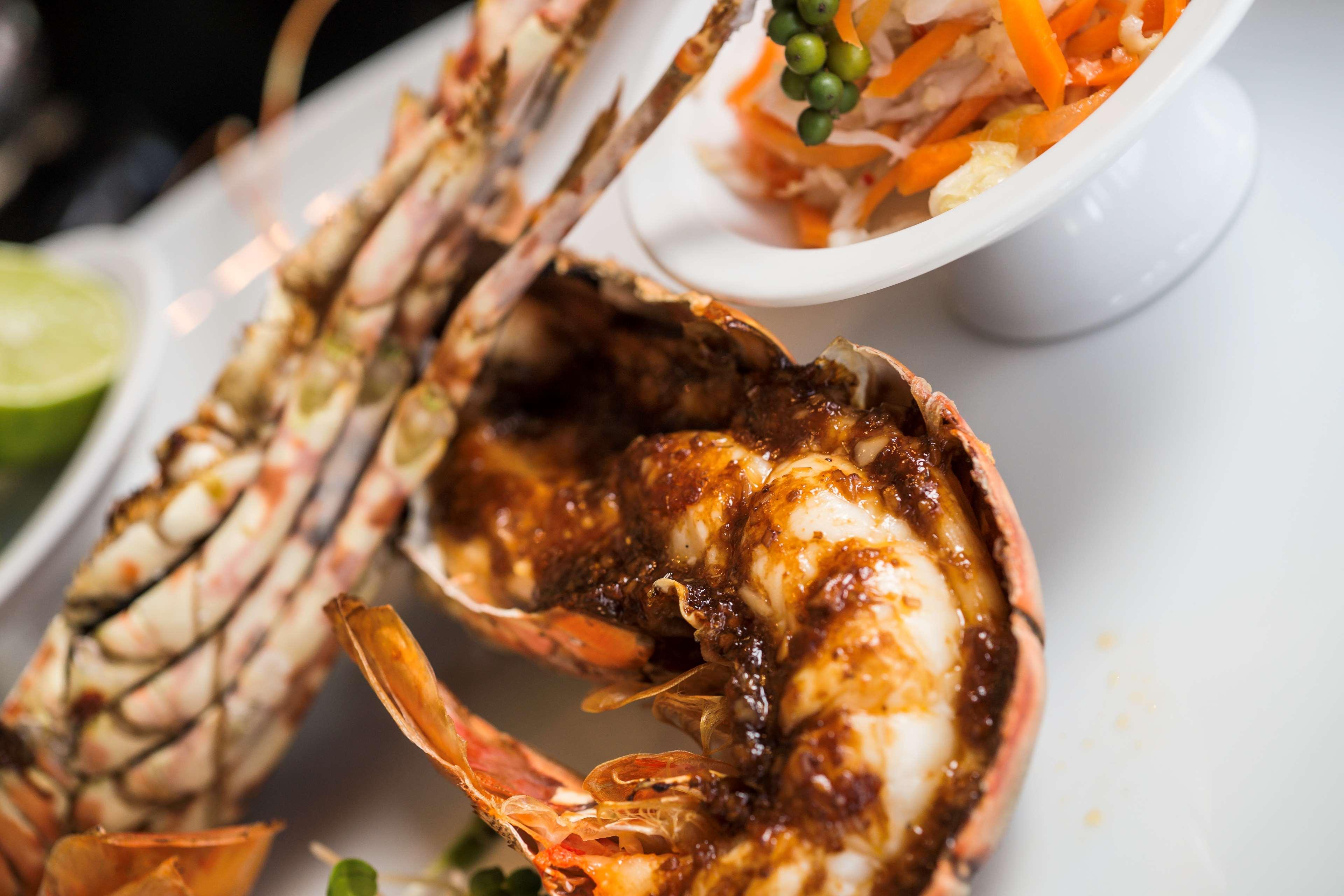 Hyatt Regency Danang Resort And Spa Exterior foto A lobster prepared at the restaurant