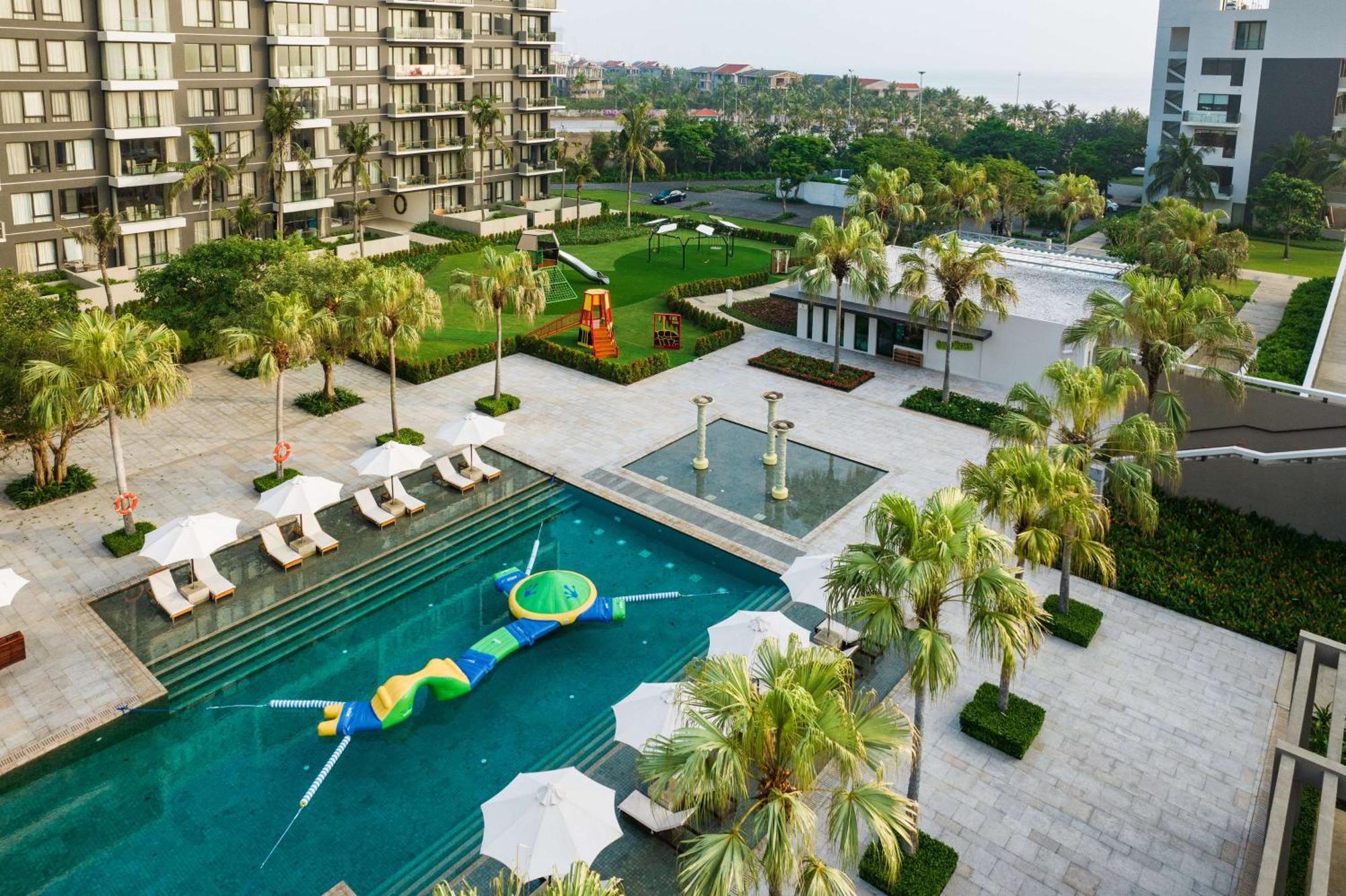 Hyatt Regency Danang Resort And Spa Exterior foto The swimming pool at the complex