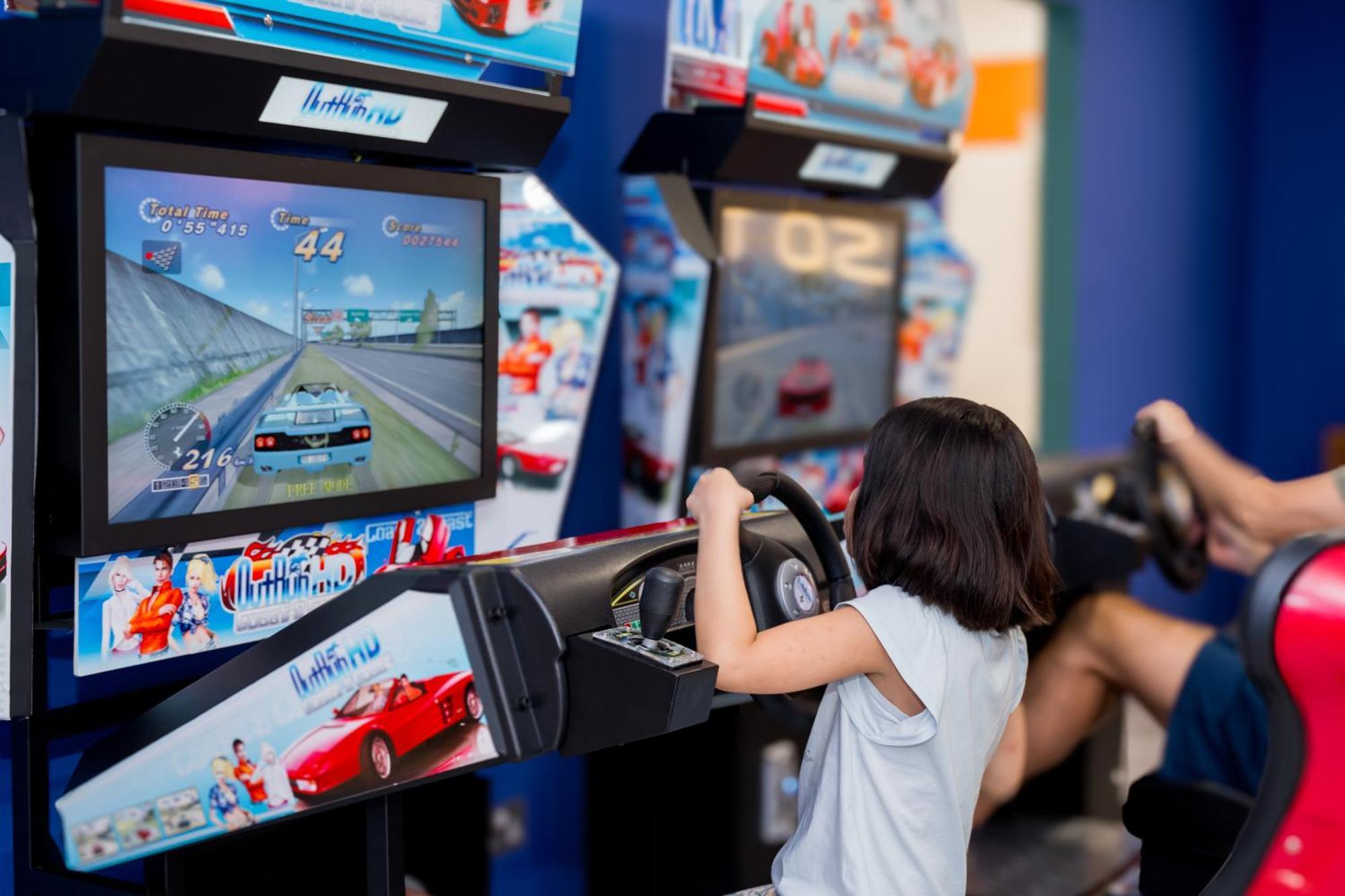 Hyatt Regency Danang Resort And Spa Exterior foto A girl playing a racing game