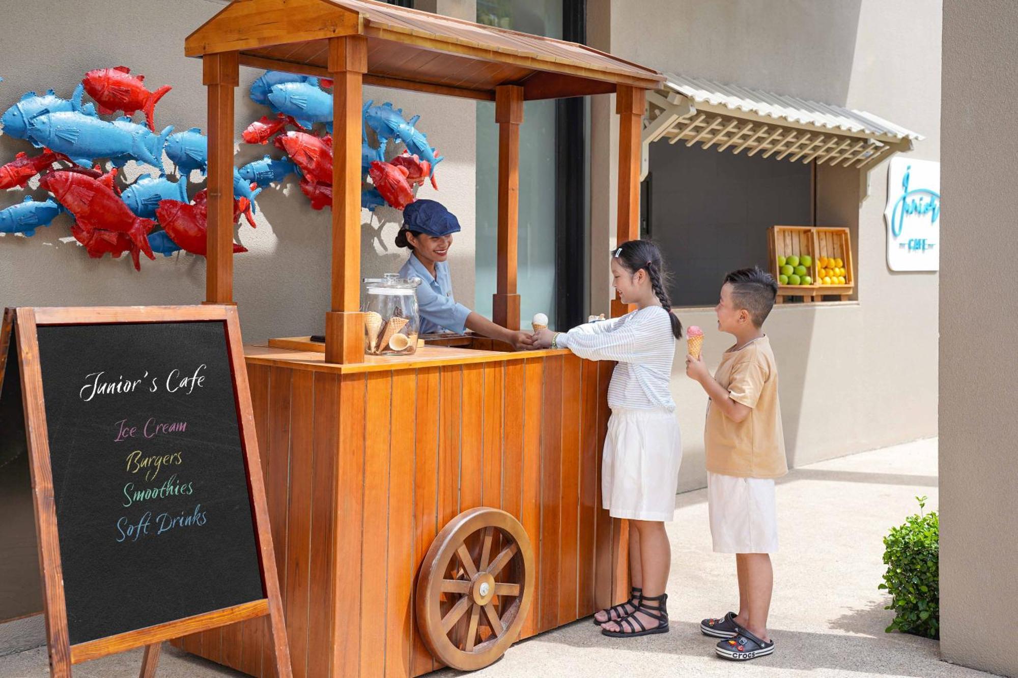 Hyatt Regency Danang Resort And Spa Exterior foto The Junior's Cafe